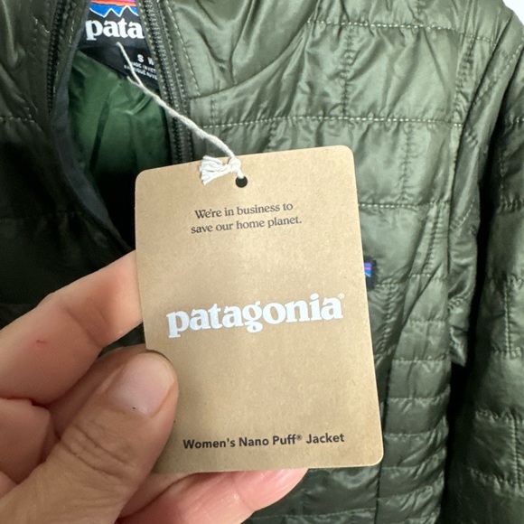 NWT($239) Patagonia Women’s Nano Puff Pine Needle Green Size Small - Picture 5 of 6